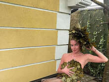 Балерина Анастасия Волочкова выложила фото в плавках без лифа бикини