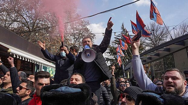 Искандарян: Досрочные выборы и референдум не решат политических проблем Армении