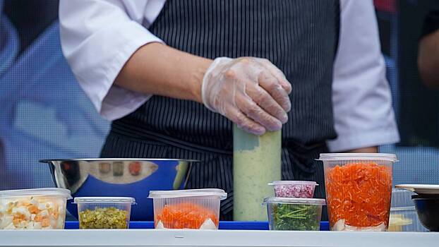 Повар в Екатеринбурге остался без компенсации после того, как чуть не лишился руки