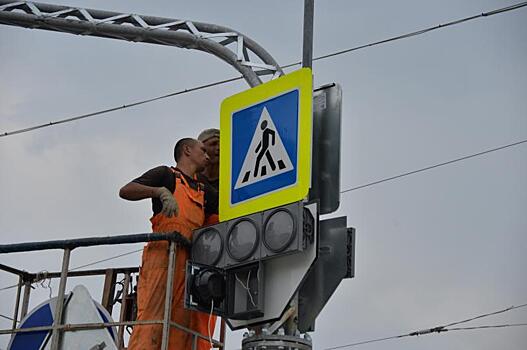 В Екатеринбурге починили 191 дорожный знак и установили 137 новых