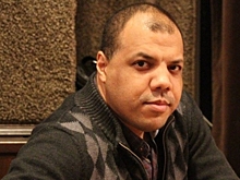 Мужчина запустил ботинком в блогера, объявившего об участии в выборах-2018