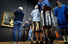 Перекупщики, самая большая коллекция и огромные очереди — на выставке Вермеера в Амстердаме