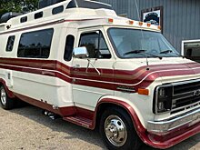 На продажу выставлен отреставрированный дом на колесах Chevy G30 Travelcraft
