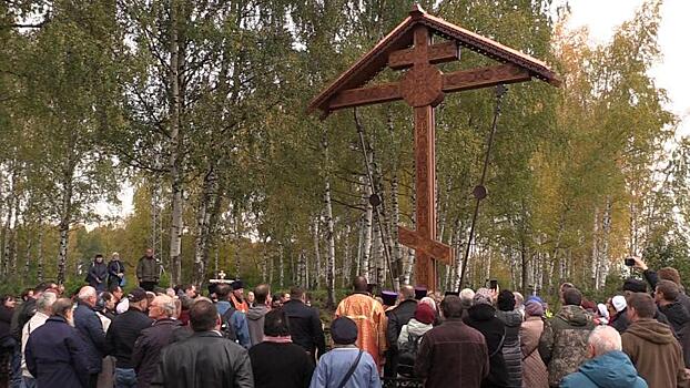 Поклонный крест в память о строителях Канала имени Москвы освятили в Дубне