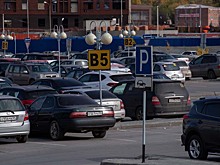 Платными станут все парковки на Красном проспекте