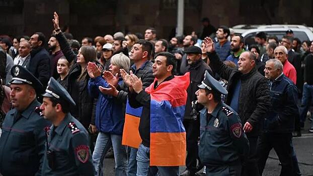 Многотысячное шествие за отставку Пашиняна началось в Ереване