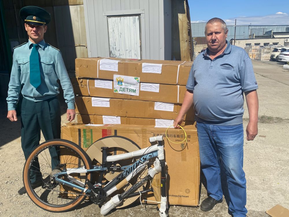 Конфискованные велосипеды от астраханских таможенников переданы детям в Волгограде