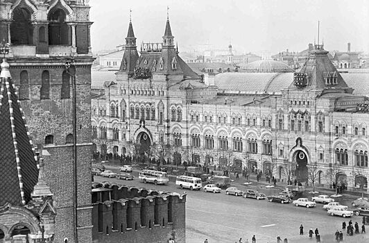 «В ГУМ, комсомольцы»: Главархив напомнил про свою онлайн-выставку об истории магазина