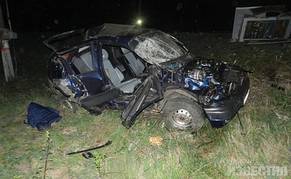 Под Курском легковушка столкнулась с тепловозом