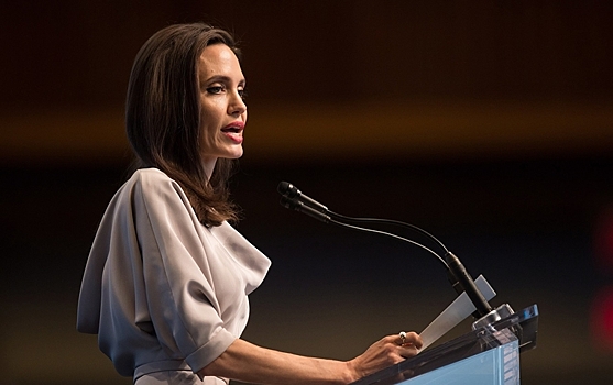 «Сексуальное насилие везде»: стильная и строгая Анджелина Джоли выступила с проникновенной речью в ООН