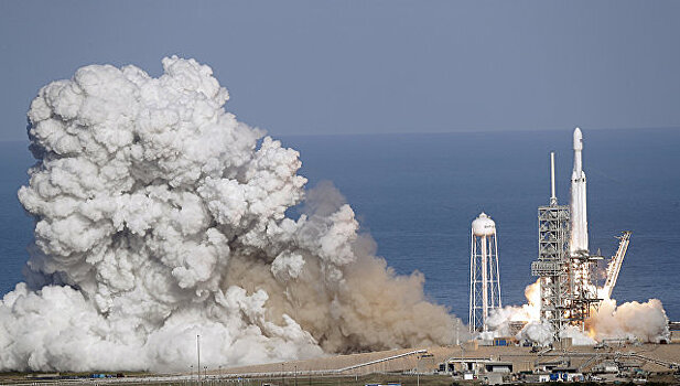 Разгонный блок Falcon Heavy разбился при посадке