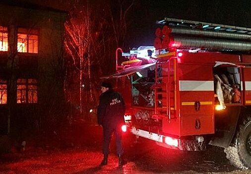 В Нижнегорском районе Крыма сгорело двухэтажное деревянное здание