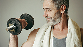 Тренер дал советы по тому, как эффективно наращивать мышцы с возрастом