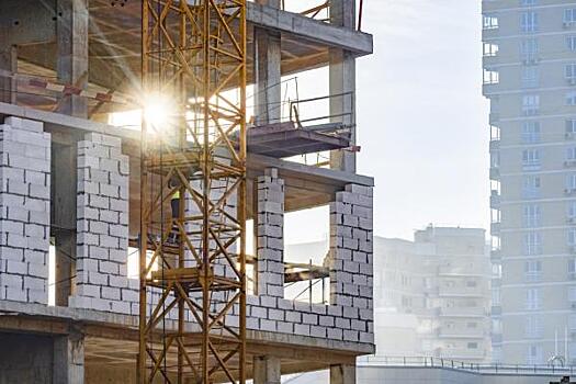 Алиханов пообещал в 2023 году закрыть вопрос с обманутыми дольщиками