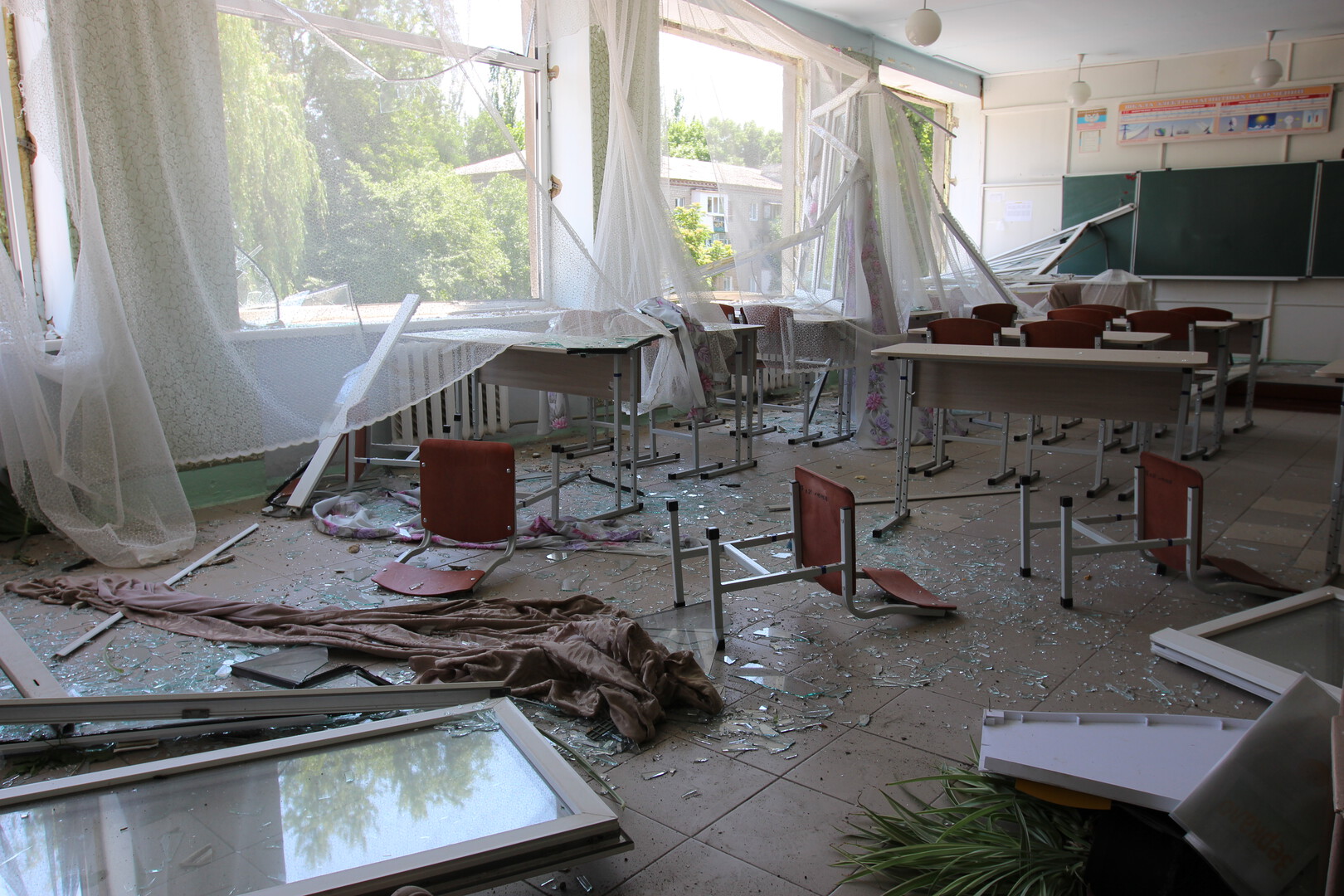 Бегу туда, где нет стекол: как дети взрослеют под ударами ВСУ