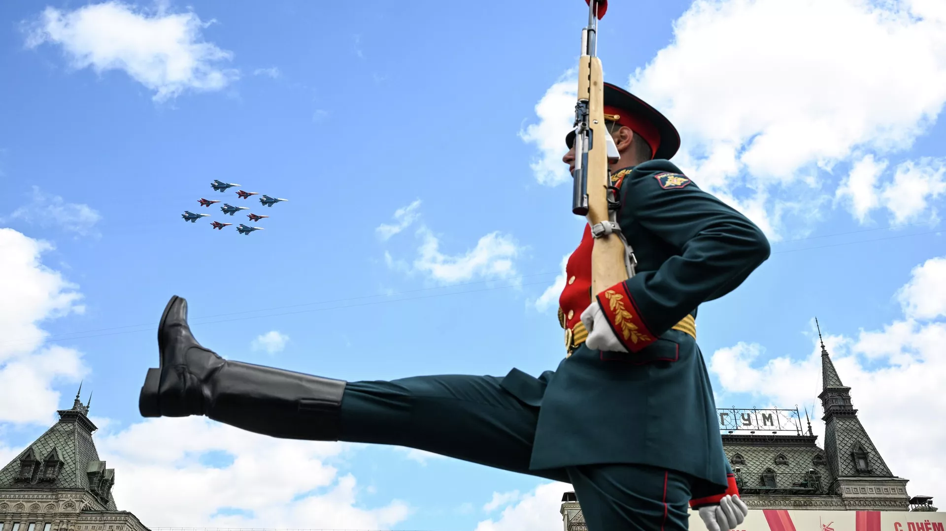 Колонна военной техники не примет участие в параде в Москве в День Победы