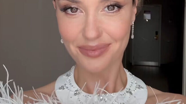 Агата Муцениеце стала многодетной мамой