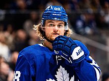 Нюландер не доиграл матч с «Баффало» из-за травмы. Форвард «Торонто» набрал 14 очков в 8 играх сезона