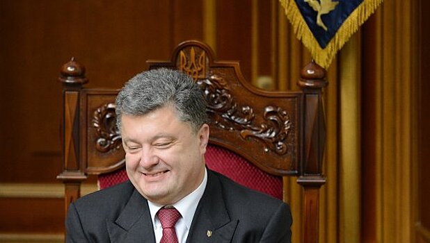 Украинцы попросили Порошенко отдать пост Микки Маусу