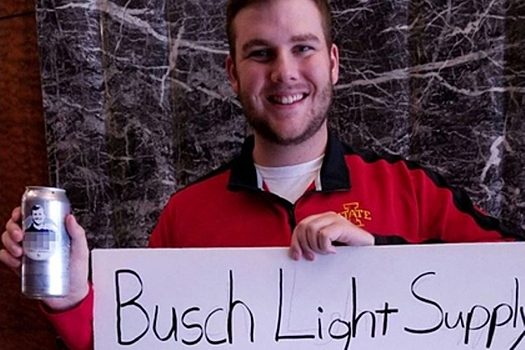 Фанат попросил денег на банку пива и собрал $1 миллион