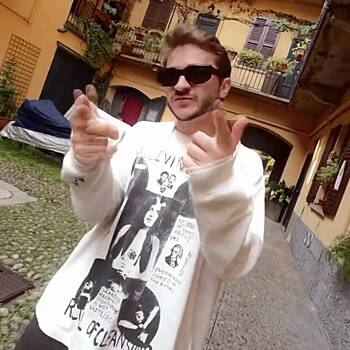 Оскорбивший россиян популярный блогер ответил на обвинения в русофобии