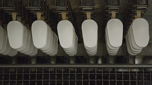 Свердловская область отправила в Китай 300 тонн палочек для мороженного