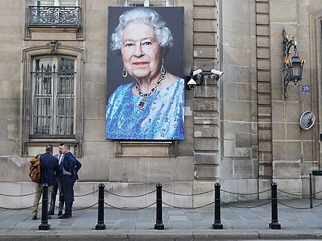 Захарова назвала безнравственным решение Британии не приглашать РФ на похороны королевы