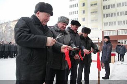 140 алтайских полицейских получили ключи от новых квартир в Барнауле