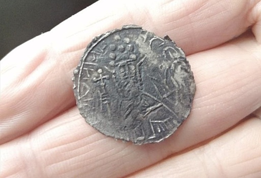 В Великом Новгороде нашли серебряную монету князя-крестителя Руси