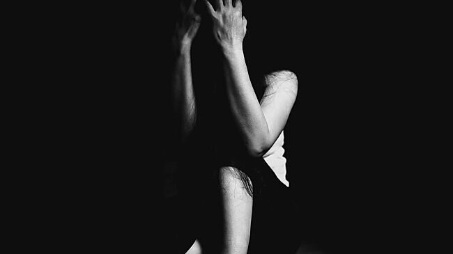 Британец насиловал жену под наркотиками и приглашал в дом других мужчин