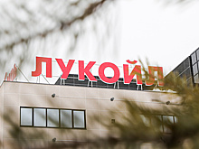 Bloomberg: США разрешили MOL закупать нефть у "Лукойла" в течение года