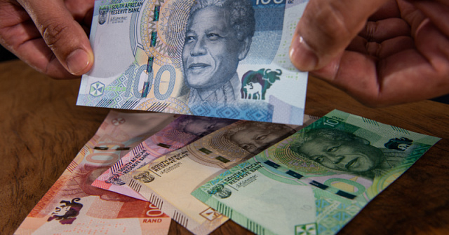Резервный банк ЮАР выпускает обновленные банкноты и монеты, отдавая дань памяти Нельсону Манделе