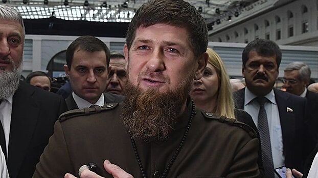 Кадыров потребовал «нормального противника», когда увидел фото адмирала-трансгендера из США