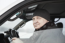 Эксперт: С 55 лет водитель должен менять права в два раза чаще
