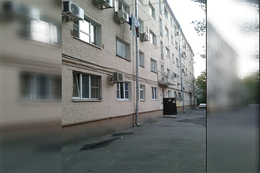 В Ростове пенсионерка выпала с пятого этажа