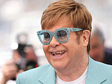 Британский певец Элтон Джон выступил свидетелем защиты на слушании по делу актера Кевина Спейси