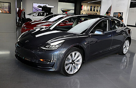 У Tesla снова проблемы? Илон Маск решил ночевать на заводе