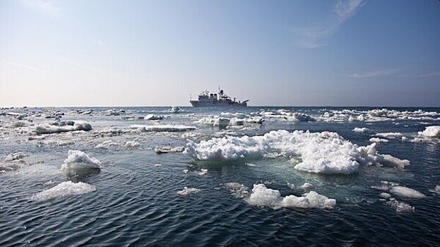 Судно потеряло ход в Охотском море