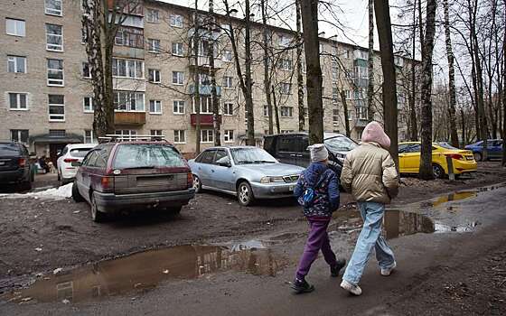 Юрист рассказал о штрафах, которые могут грозить водителям во дворе дома