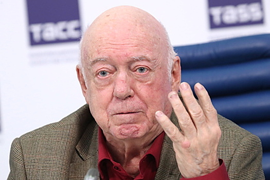 Знаменитый театральный художник подал в суд на соседей из-за балкона