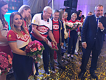Рогозин вручил Трефилову адмиральский кортик