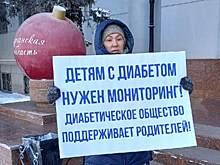 В Кургане депутат облдумы пикетирует здание областного правительства