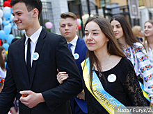 Эксперты объяснили массовый отъезд школьников с Украины
