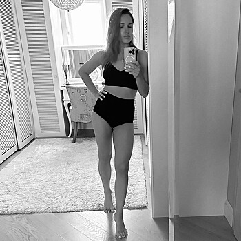 Юлия Ковальчук показала фигуру в бикини меньше чем через месяц после родов