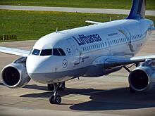 Lufthansa отменила более 1 000 рейсов из-за невыхода персонала на работу