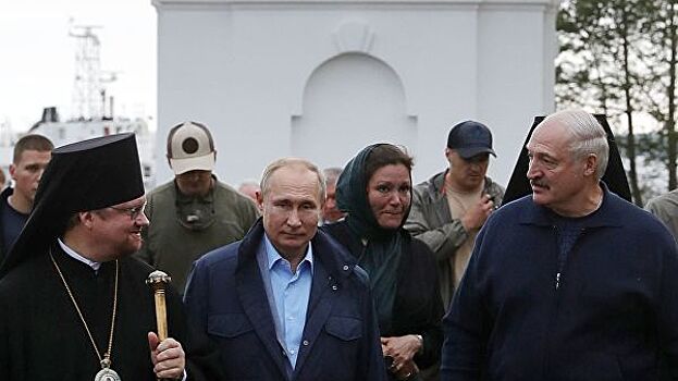 Путину и Лукашенко подарили иконы Коневской Божьей Матери