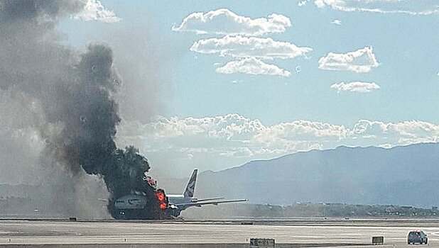 Пассажиры загоревшегося в США самолета обратились в суд