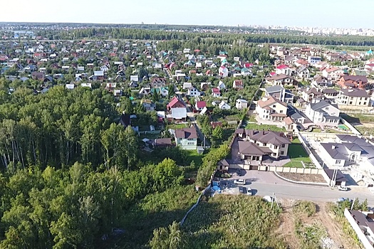 «Спрятали постановление»: власти утвердили прохождение дороги через сады под Челябинском