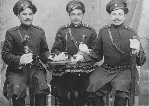 У русских с какими фамилиями предки были казаками
