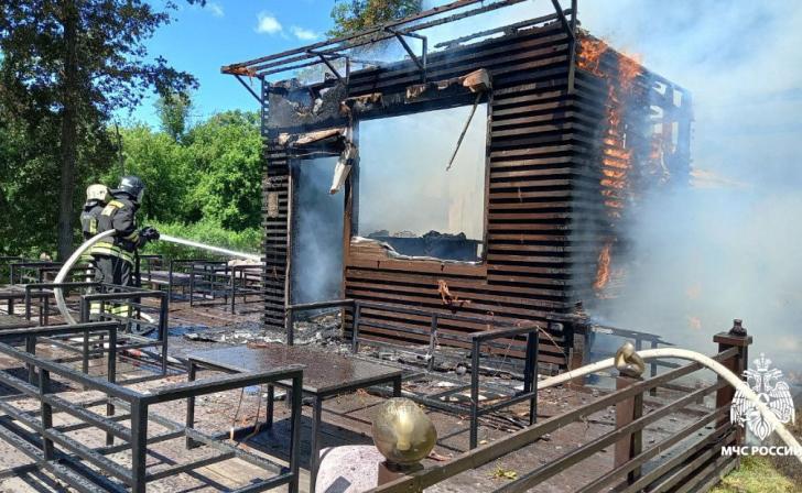 Кафе на Новой Боевке пожарные тушили водой из реки Тускарь